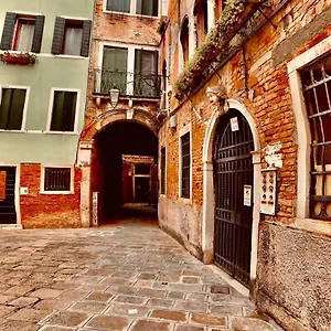 The Wolf House Venice