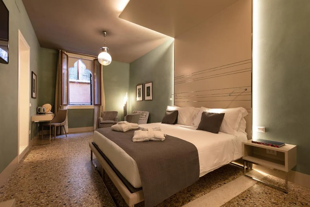 Liassidi Arco Hotel Venice 2*,
